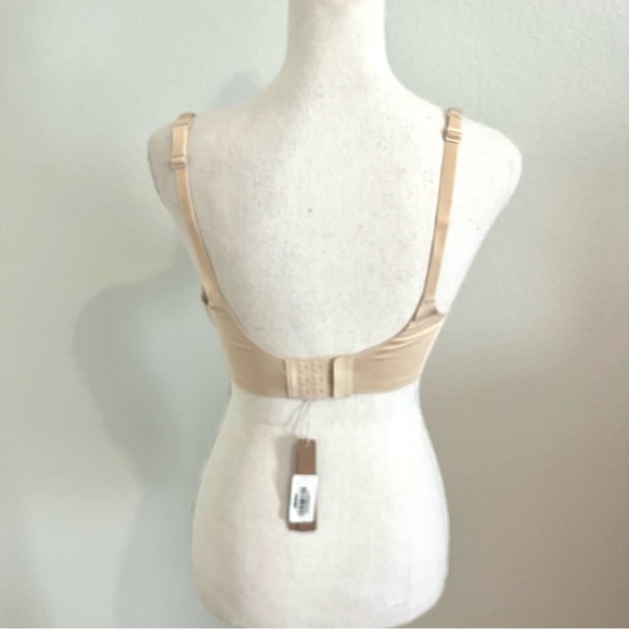 SKIMS Pushup Plunge Dip Sand Bra - Picture 5 of 6
